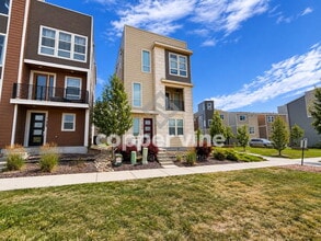 Building Photo - 11959 Mountview Ln