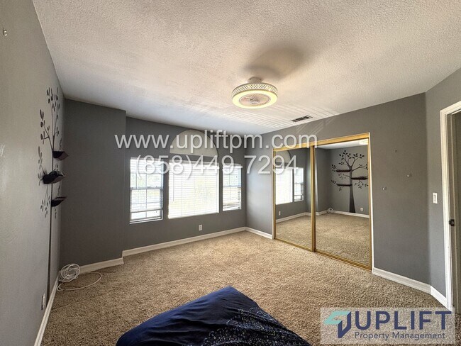 Building Photo - Gated Community Canyon Lake - Large 3 bedr...