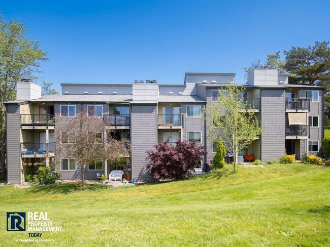 Building Photo - Renton Condo with Private Patio, Pool & Covered Parking!