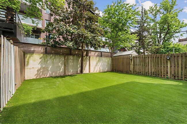 Building Photo - 123 Willow Ave