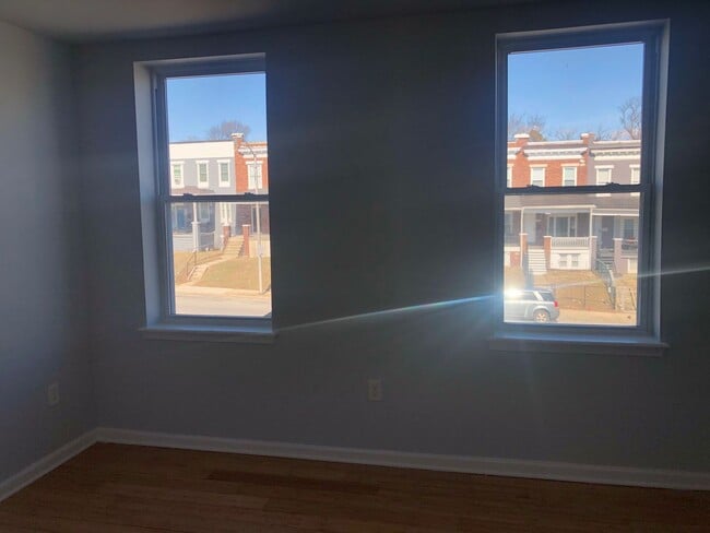 Building Photo - Approved 2 or 3 Bedroom Voucher 1.5 Bathroom