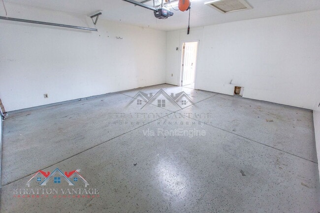 Building Photo - 1735 W Pampa Ave