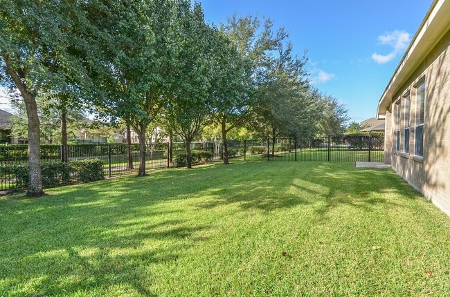 Building Photo - 18323 S Elizabeth Shore Loop