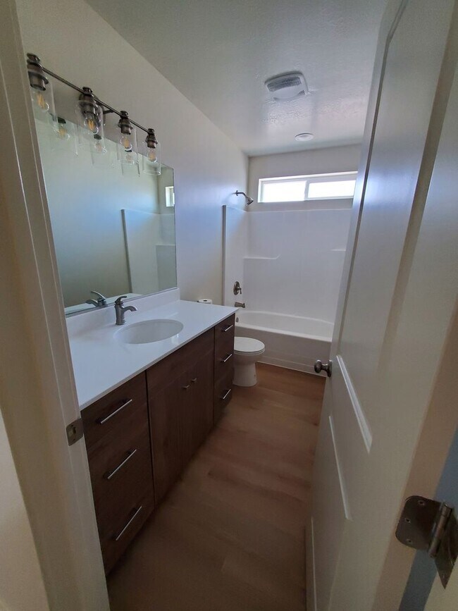 Building Photo - Mountain Vista Townhome