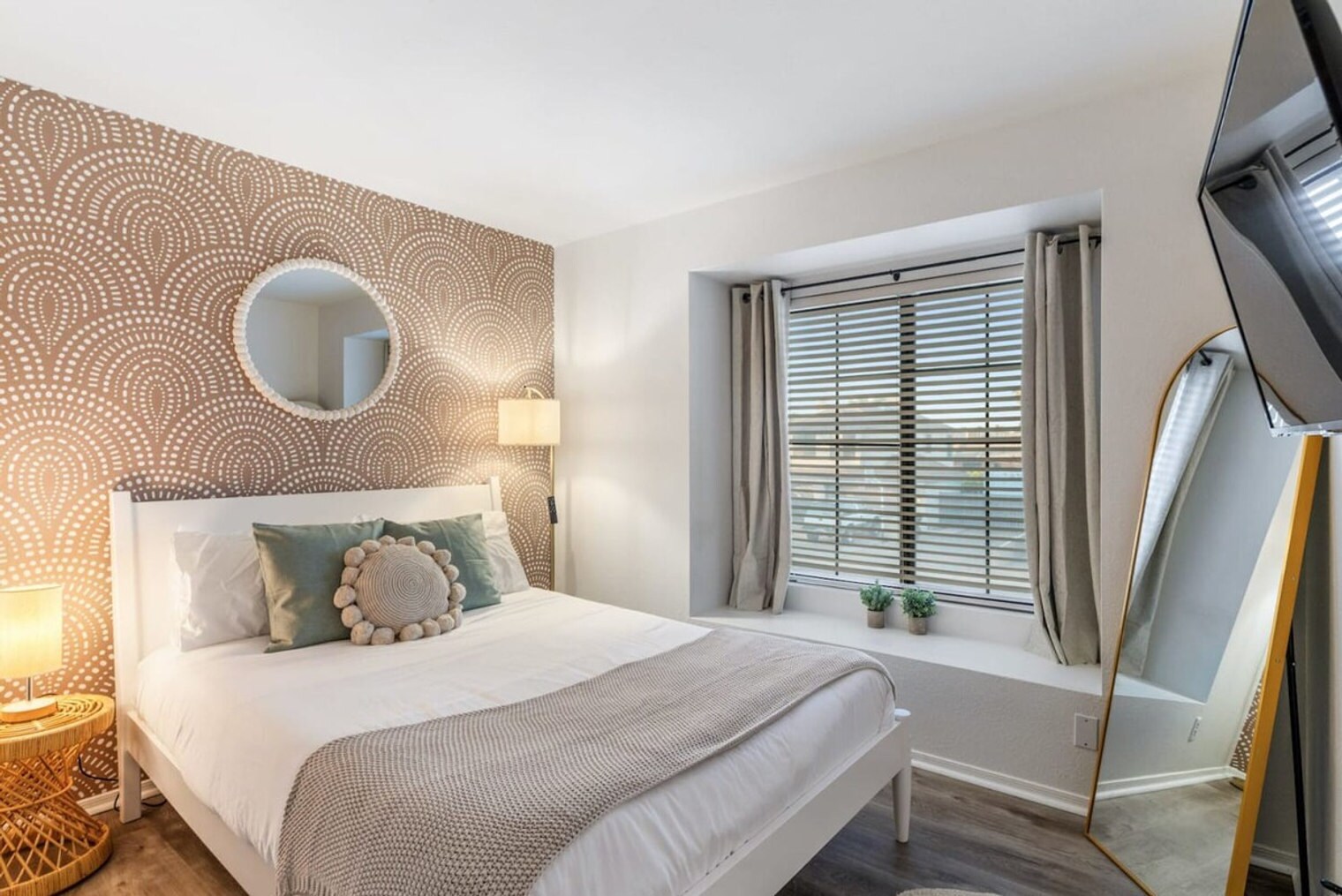 Building Photo - 7747 W Calavar Rd