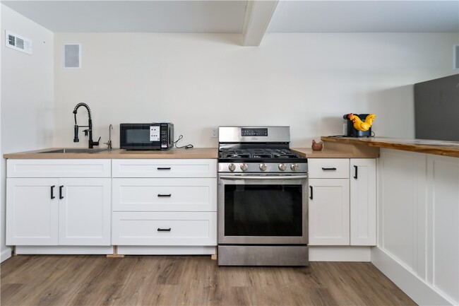 Building Photo - 1350 Bay Shore Blvd