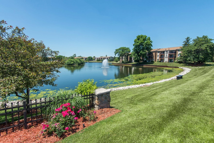 Welcome Home - Golfside Lake