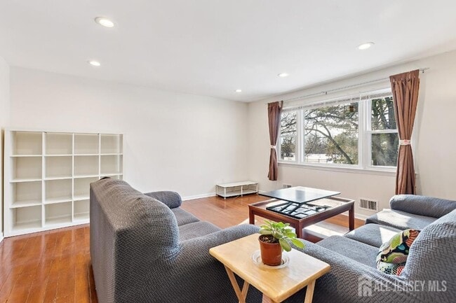 Building Photo - 3 Stafford Dr