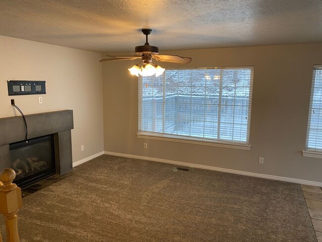 Building Photo - Nice home in great location