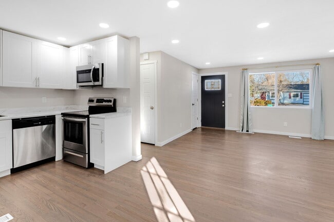 Building Photo - 3919 Tennyson Ave