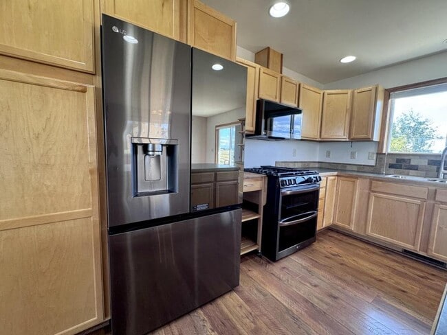 Building Photo - 3280 Strom Dr