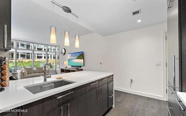 Building Photo - 15 Morris Ave