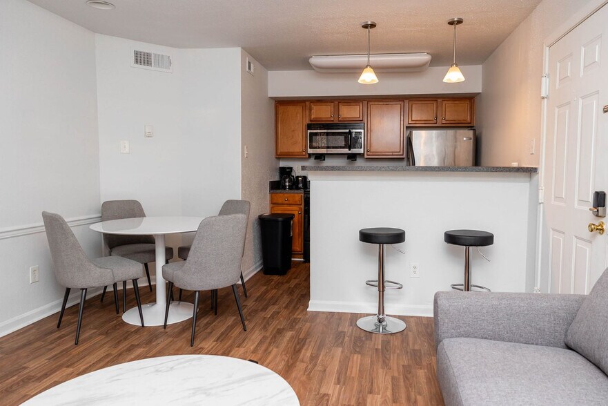 Building Photo - 108 Garris Dr