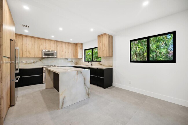 Building Photo - 235 NE 91st St