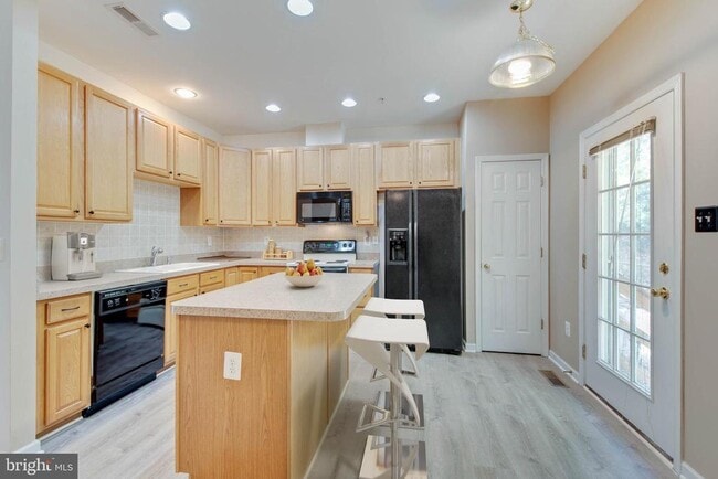 Building Photo - 7025 Water Oak Rd