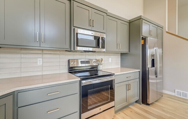 Building Photo - 3 Bed 2 Bath Single Family Home