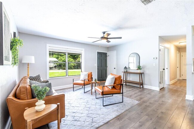 Building Photo - 821 Parkwood Pl