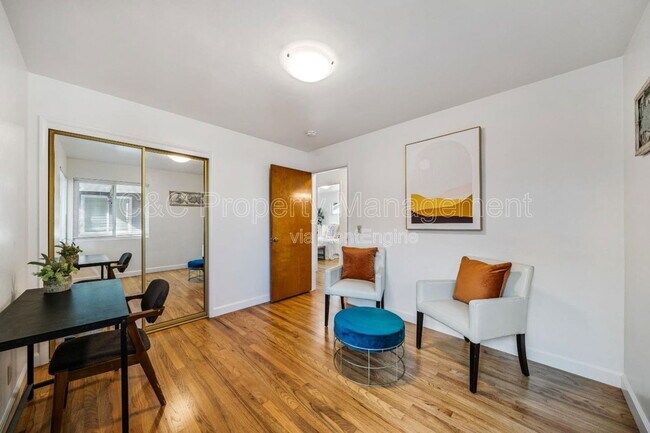 Building Photo - 582 Newton St