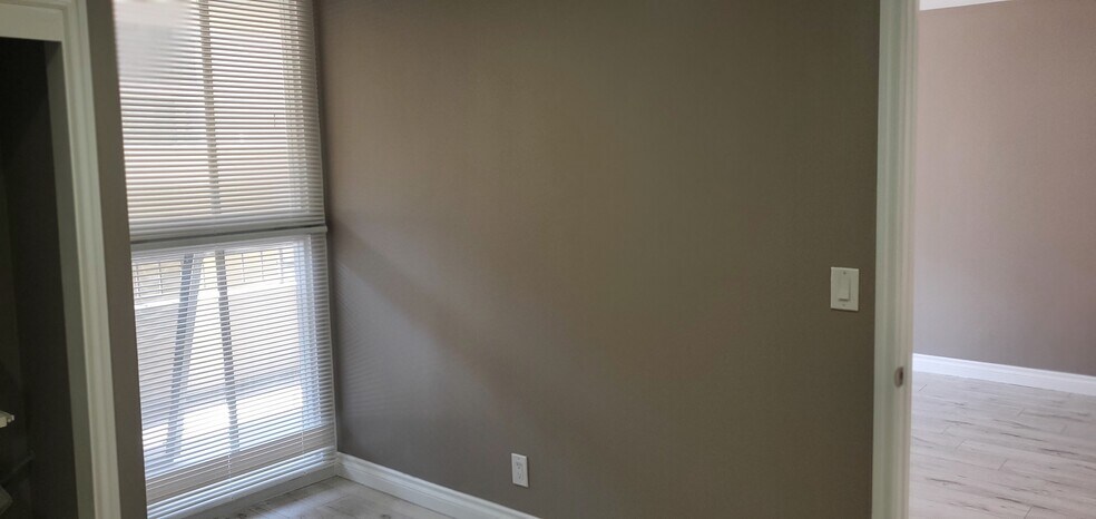 Building Photo - 1300 Midvale Ave