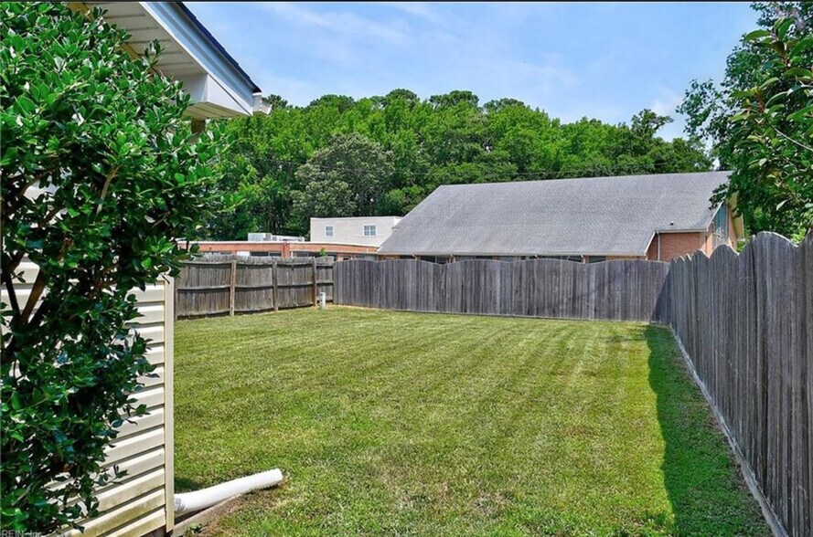 Building Photo - 1106 Eaglewood Dr
