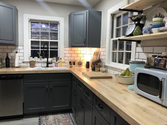 Building Photo - 3608 S Haven Rd