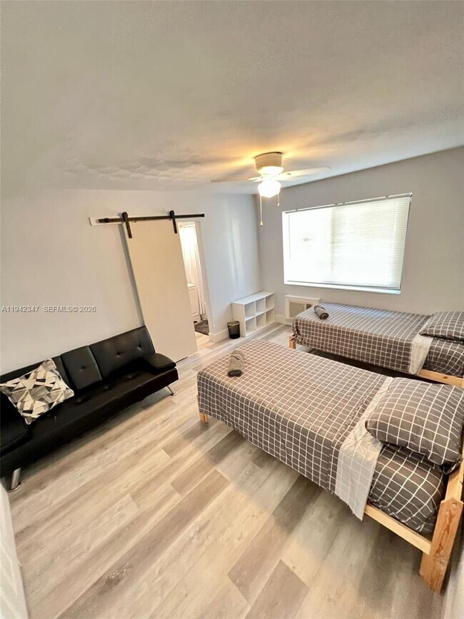 Building Photo - 1016 NE 17th Ave