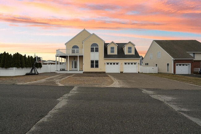 Building Photo - 9 Lowell St