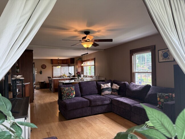 Building Photo - Adorable 2-Bedroom Cottage in Marion!