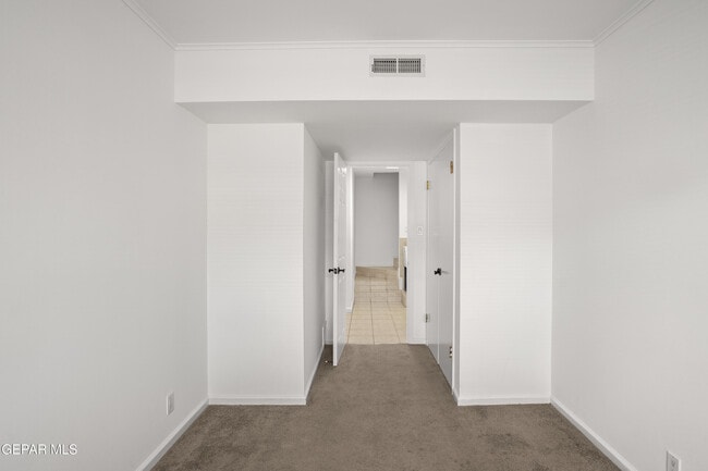 Building Photo - 6204 Pinehurst Dr