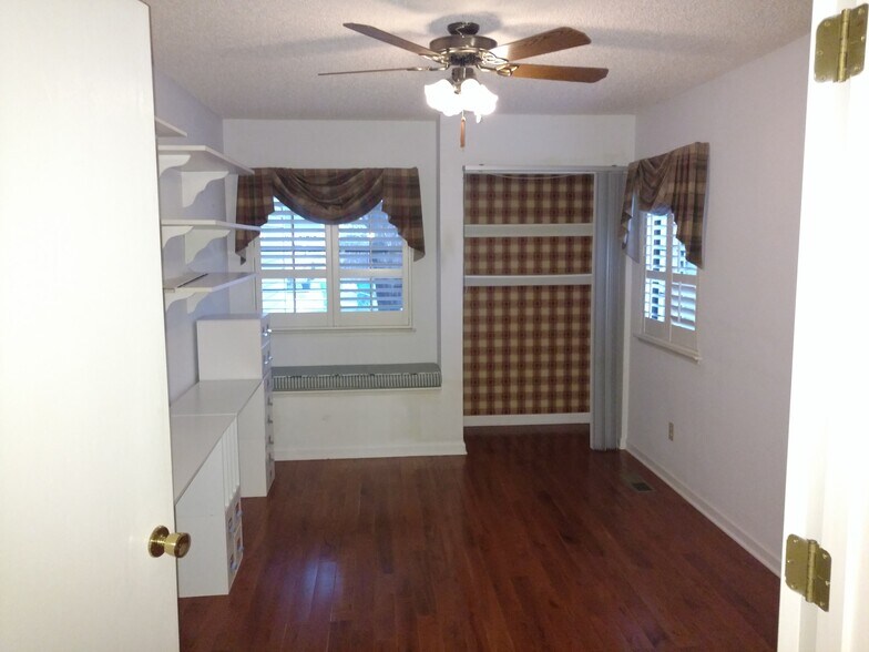 Bedroom 2 or Office - 1092 McGee Drive