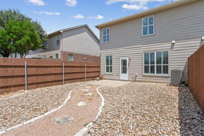 Building Photo - 97 Verde Ranch Loop