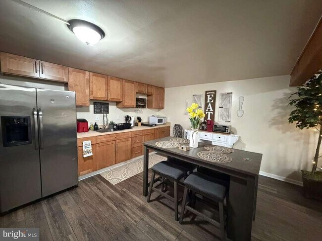 Building Photo - 233 Molden Dr
