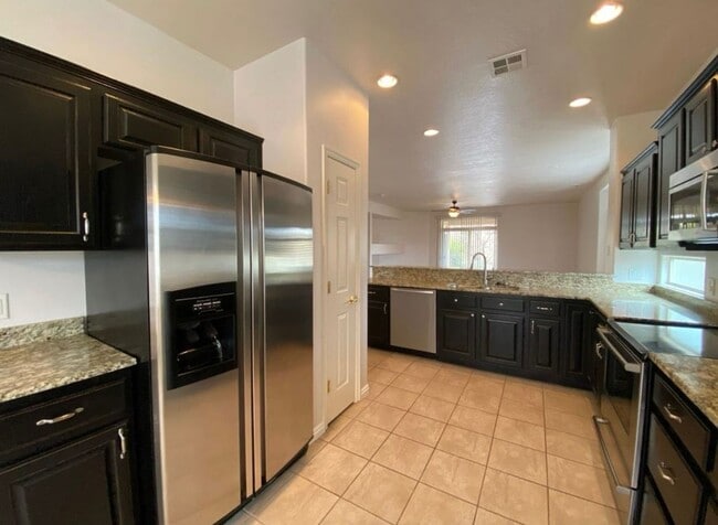 Building Photo - SPACIOUS HOME FOR RENT IN CORAL CANYON