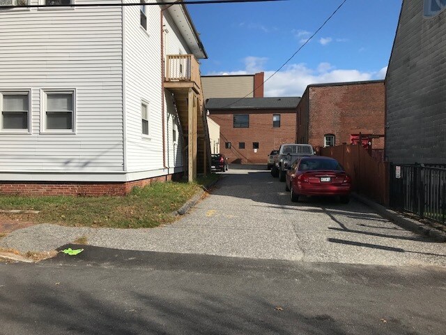 Building Photo - 11 Locust St