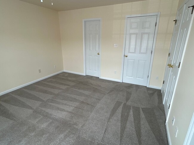 Building Photo - Updated 2 Bed | 2.5 Bath Townhouse in Clayton