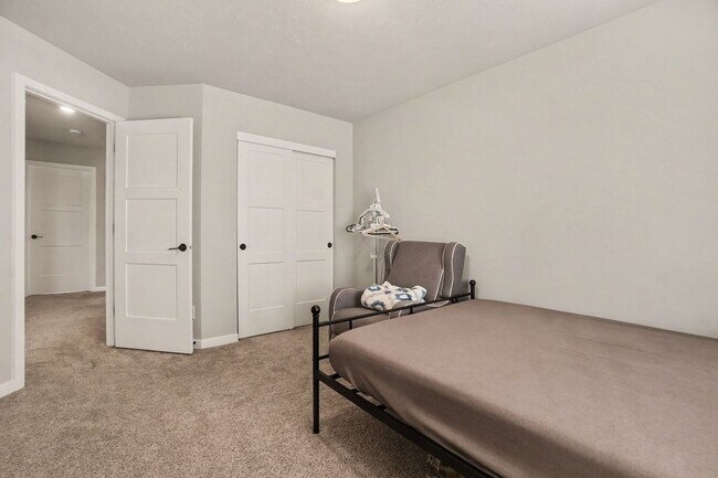 Building Photo - Beautiful Bellevue Home Close to Offutt AFB