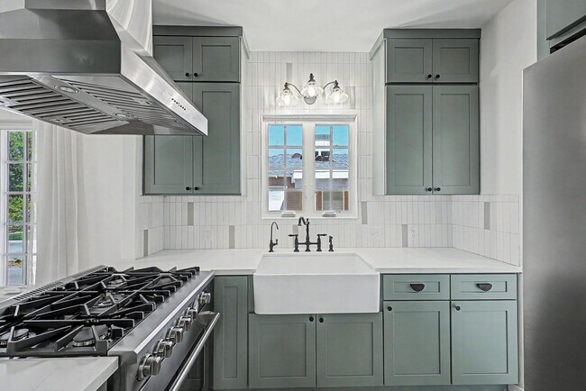 Building Photo - 311 West Campbell Ave