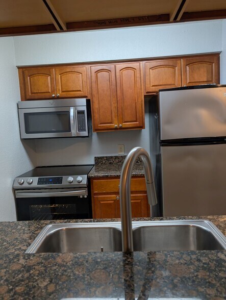 Stainless Steel Applicances - 5440 S Macdill Ave