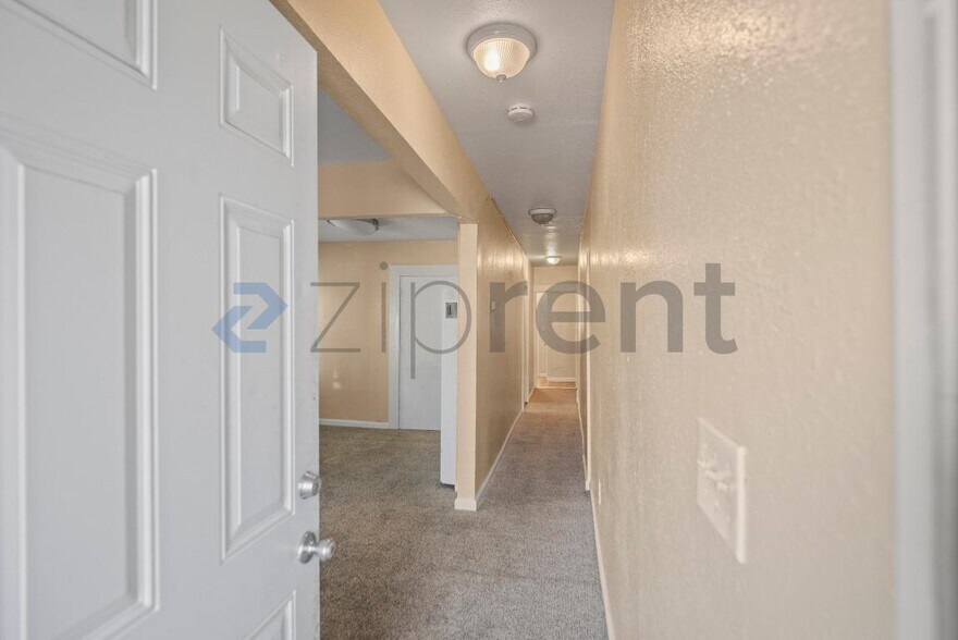 Building Photo - 1613 Pomona St