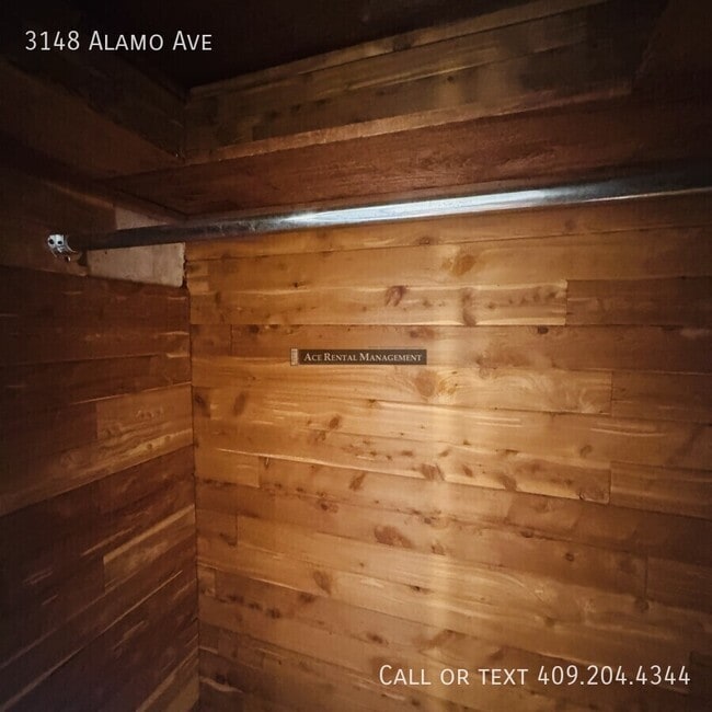 Building Photo - 3148 Alamo Ave