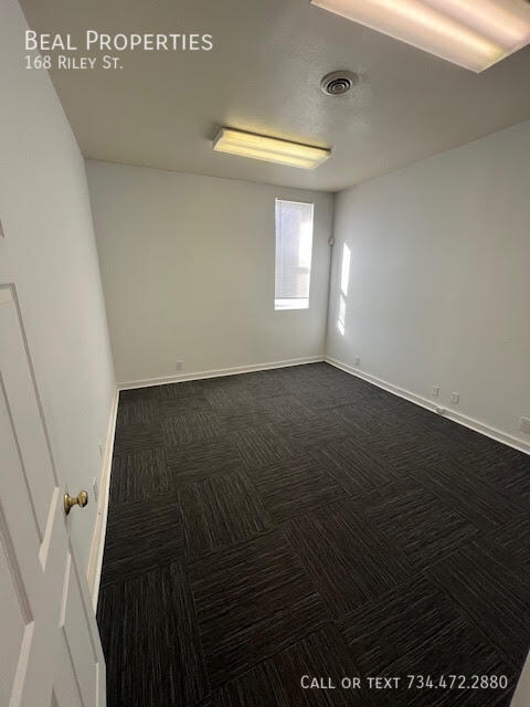 Building Photo - 168 Riley St