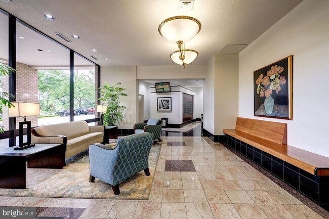 Building Photo - 203 Yoakum Pkwy