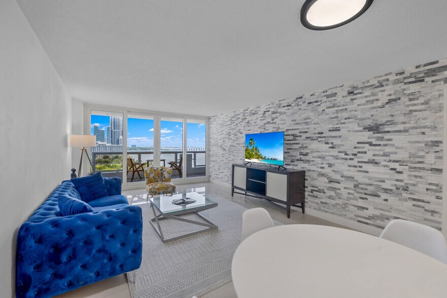 Building Photo - 1717 N Bayshore Dr