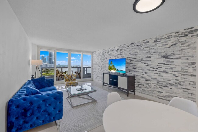 Building Photo - 1717 N Bayshore Dr