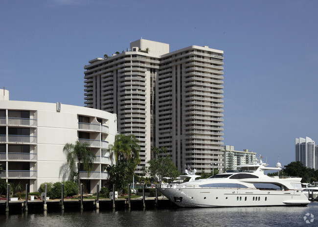 Building Photo - Turnberry Isle North