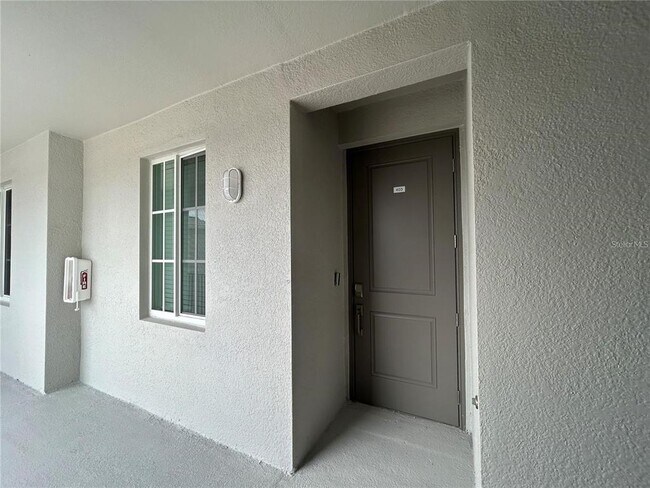 Building Photo - 12240 Wellen Golf St