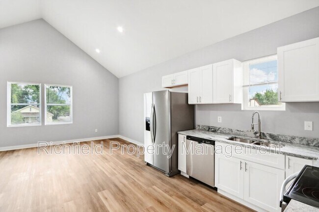 Building Photo - 2015 E Maryland St