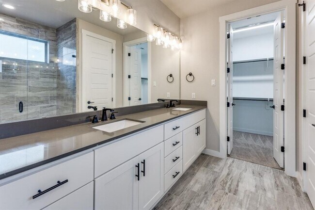 Building Photo - 1410 Sawmill Xing