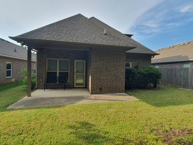Building Photo - 379 W Park Dr