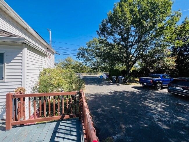 Building Photo - 524 Merrimack St